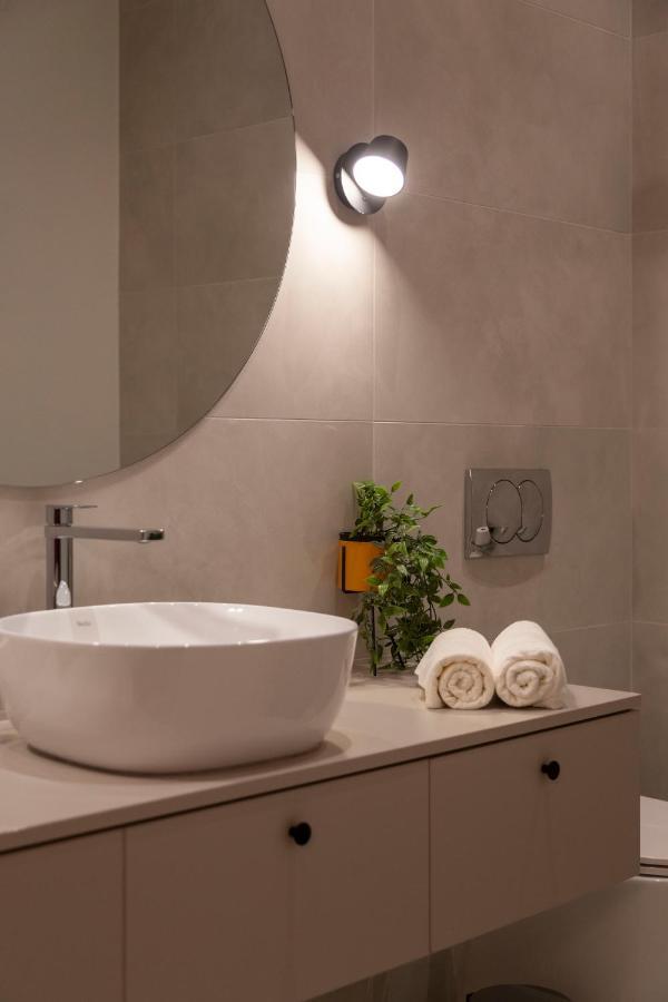 Luxurious Minimalist Residence With Sauna By Prestige Homes Budapest Esterno foto