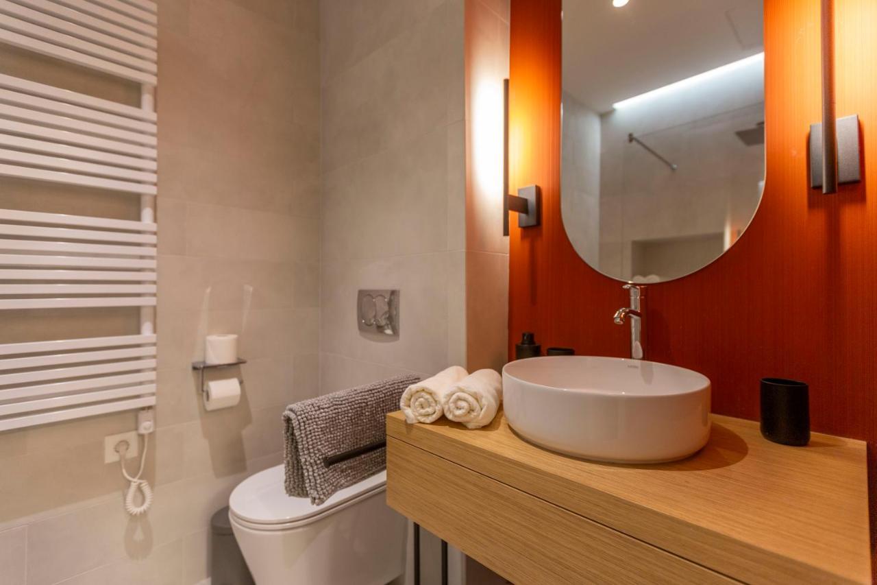 Luxurious Minimalist Residence With Sauna By Prestige Homes Budapest Esterno foto