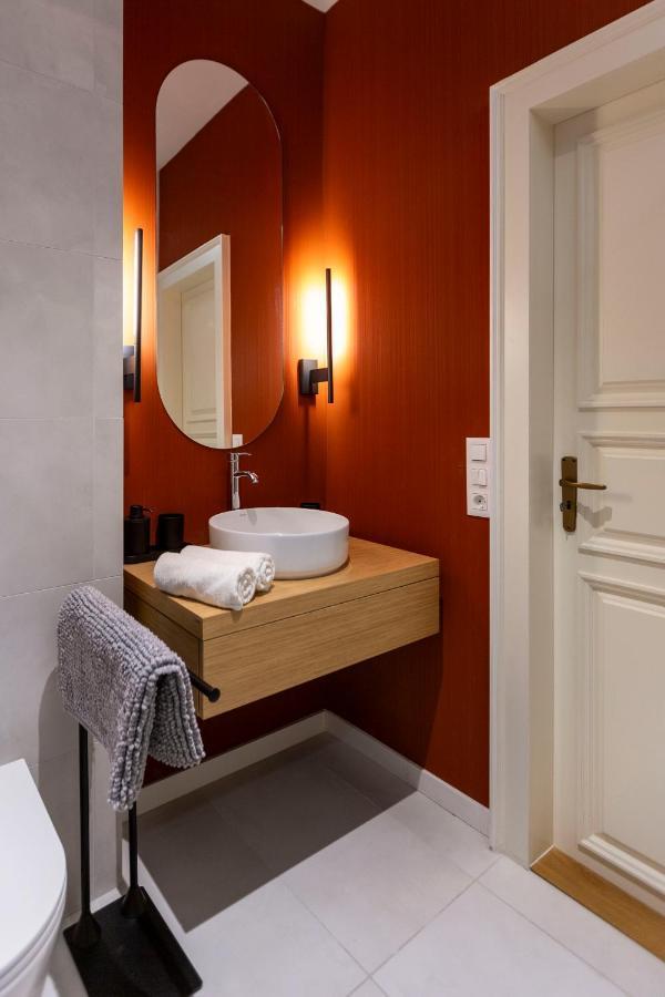 Luxurious Minimalist Residence With Sauna By Prestige Homes Budapest Esterno foto