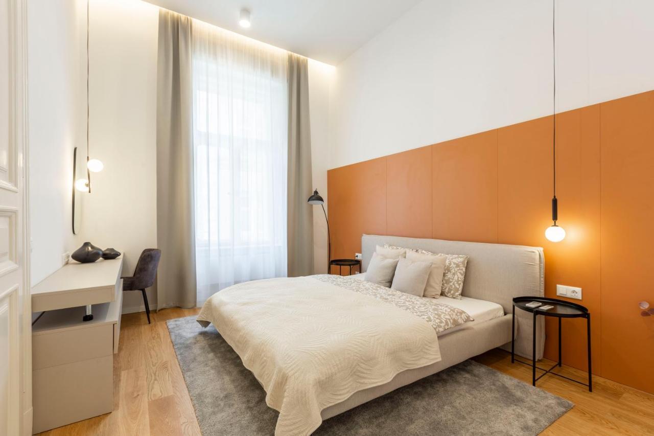 Luxurious Minimalist Residence With Sauna By Prestige Homes Budapest Esterno foto