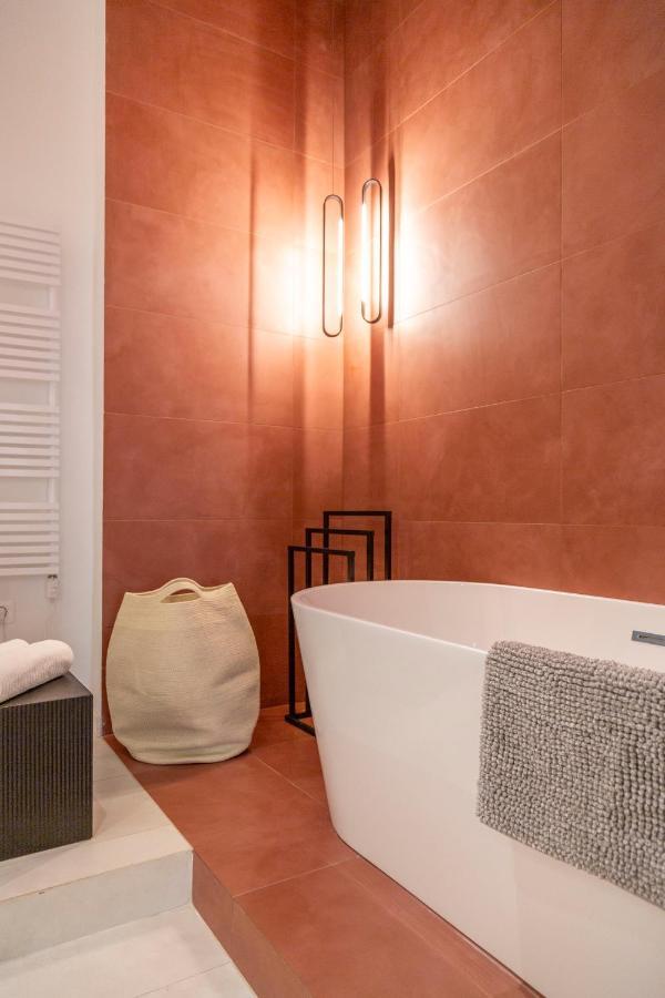 Luxurious Minimalist Residence With Sauna By Prestige Homes Budapest Esterno foto