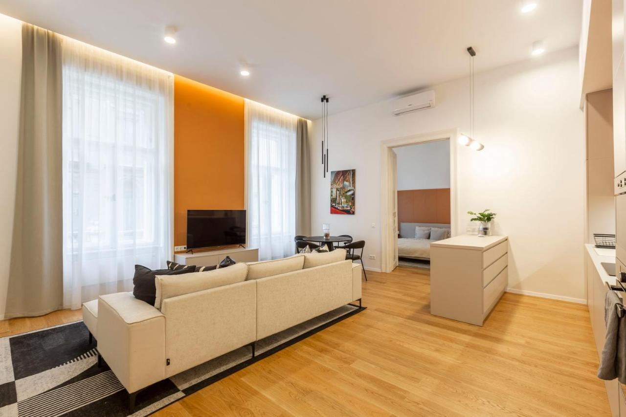 Luxurious Minimalist Residence With Sauna By Prestige Homes Budapest Esterno foto