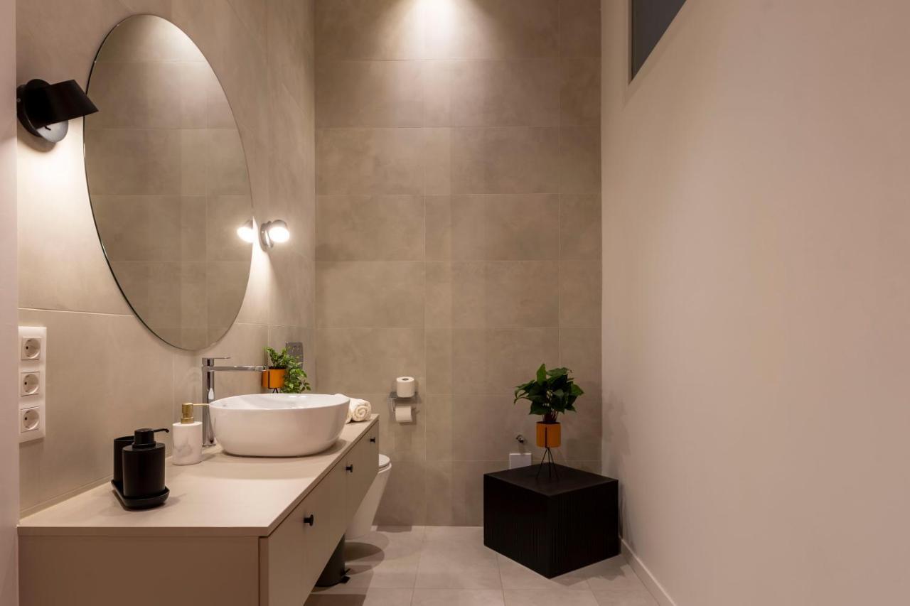 Luxurious Minimalist Residence With Sauna By Prestige Homes Budapest Esterno foto